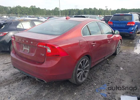 2015 Volvo S60 T5 Platinum z USA, uszkodzony, nr VIN YV140MFM1F2351459
